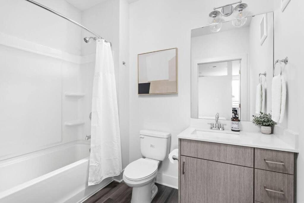 Mid-Century Modern Studio Cozysuites Downtown Indianapolis Bagian luar foto