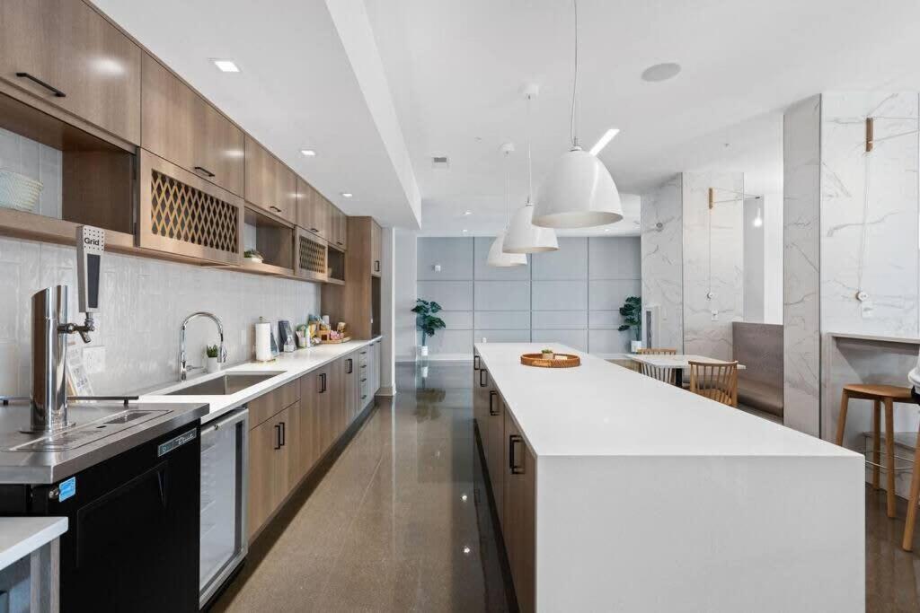 Mid-Century Modern Studio Cozysuites Downtown Indianapolis Bagian luar foto